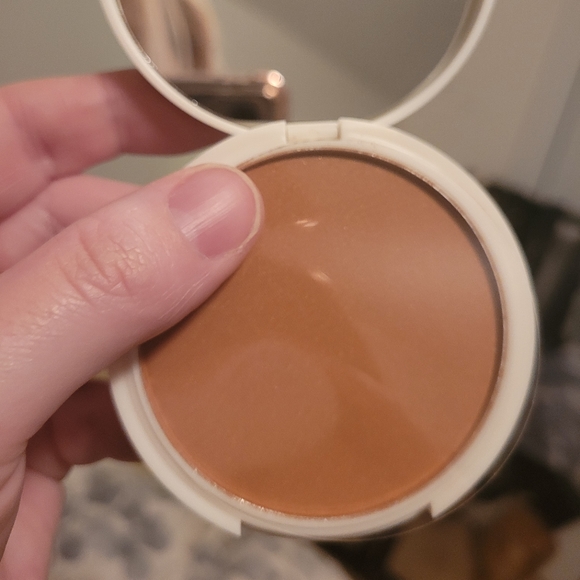 Give them Lala Beauty Bronzer - Picture 2 of 2